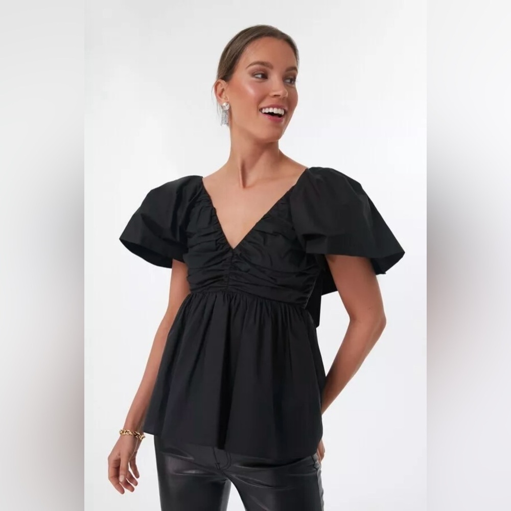 Hyacinth House by Tuckernuck Black Flutter Sleeve Margaux Blouse - Size XS